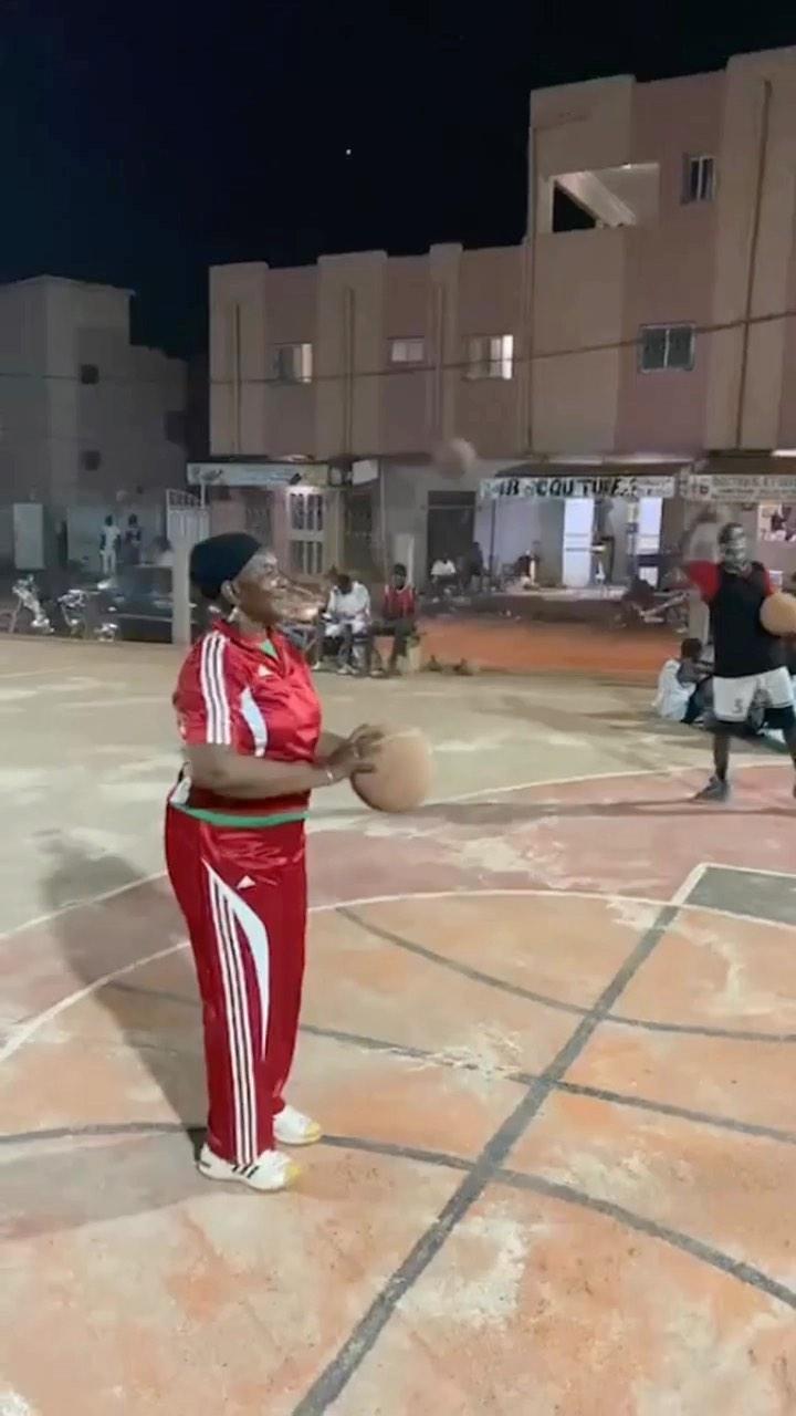 class="content__text"
 La Maman showing some skills 
w/ @ango_tiger_guindo 

.
.
.
.
.
 #mi #baketball #africanmother #africanmum #malian #malienne #basket #🏀 #mali_paw #malienw #womenbasketball #basketball🏀 #mali #africanmothers #malienne #team223 
 