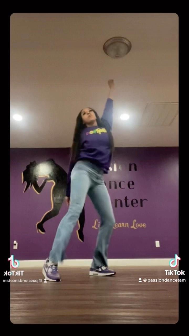 class="content__text"
 Rock with me! ⚜️NOLA gal!
 #CanWeTalkkChallenge
🎶 @niqartist + @subtweetshawn1 Let’s geaux @blaqnmild 
👚 @so_504_ish 
📍@pdc_nola 

Take a Nola Bounce dance class @girlstripnola 
💜💚💛 #neworleans #bounce #mardigras #explorepage #dance #bounce #passiondancecenter

S/O to @masterp for the love! ✨⚜️✨ 
 