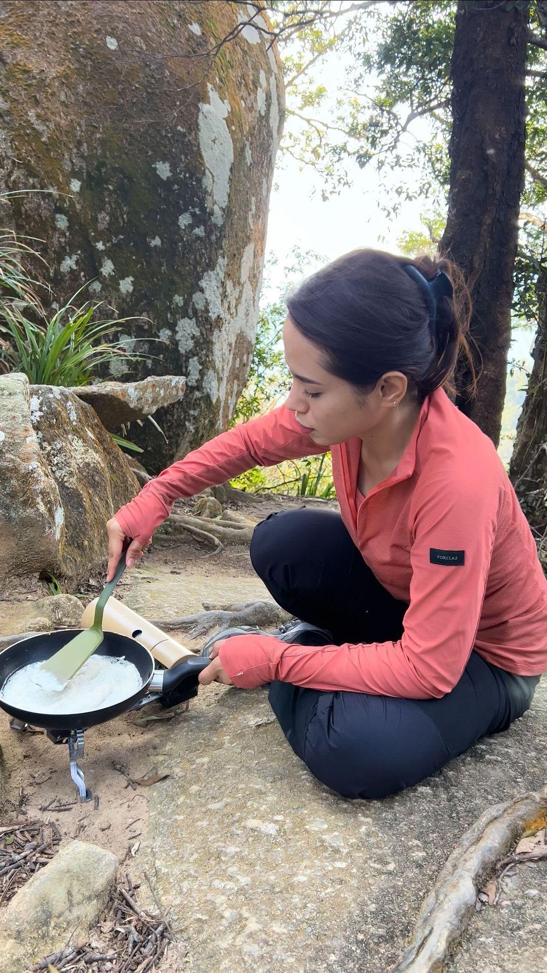 class="content__text"
 You, Me, Lempeng Kelapa &amp; Nature 🥰

 #acey_anniemosha #nature #cooking #lovenature #mountain #hiking 
 