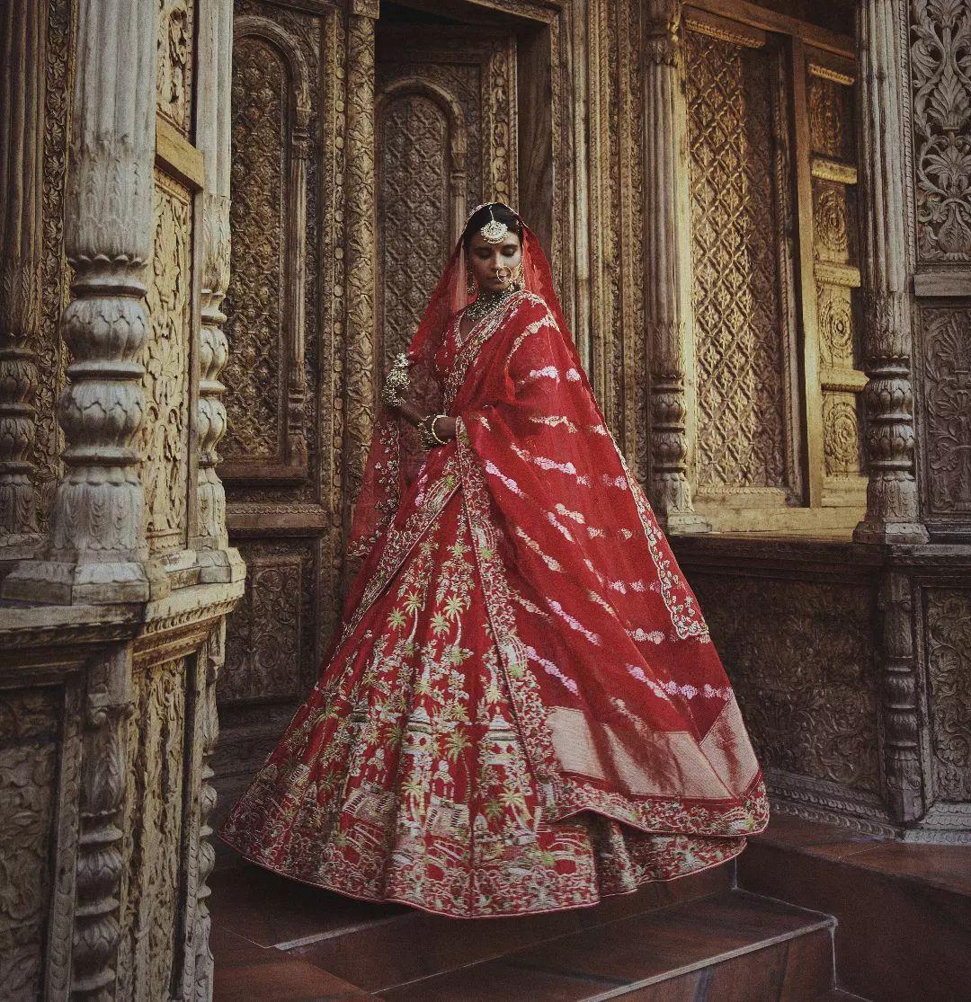 class="content__text"
                        The Heritage Bridal Collection- "Vrindavan".

Fashion Stylist: @gautamkalraindia 
Photographer: @hormisantonytharakan 
Make-up: @ashima.kapoor 
Hair: @mayanknarang92 
Jewellery: @shriparamanijewels 
Production: @tript_dhawan@glitzproductions_ 
Location: @saraianantramhouse 
Model: @_laaxmi_ 

 #bridesinred #indianbride #bridalwear #heritagebridalwear #ashagautambridal #ashagautambride #ashagautambridalwear #ashagautamweddingwear #weddingwear 
 