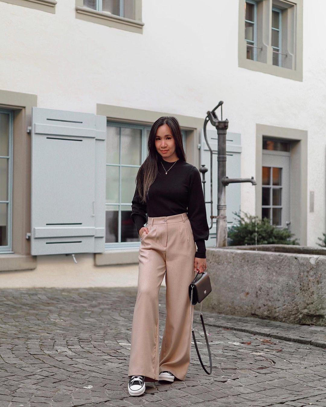 class="content__text"
 Ad/ Sunday Casual 🤎🖤
Full Outfit: @kays_mode 

Use code: HM20 for 20% off your orders at www.kays.ch (only valid in Switzerland &amp; Liechtenstein) 
 