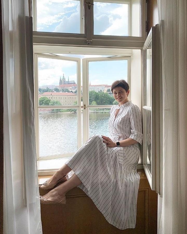 class="content__text"
 A moment to savour. Treat yourself to unparalleled views of the majestic Vltava River when you stay at #fsprague
-
Chvíle, kterou si musíte vychutnat. Dopřejte si jedinečný výhled na majestátní Vltavu a Pražský hrad z pohodlí Vašeho pokoje ve Four Seasons.

📸 studankaj
 #fourseasons #prague #fsprague #PrahaNaDlani #SuiteDreams 
 