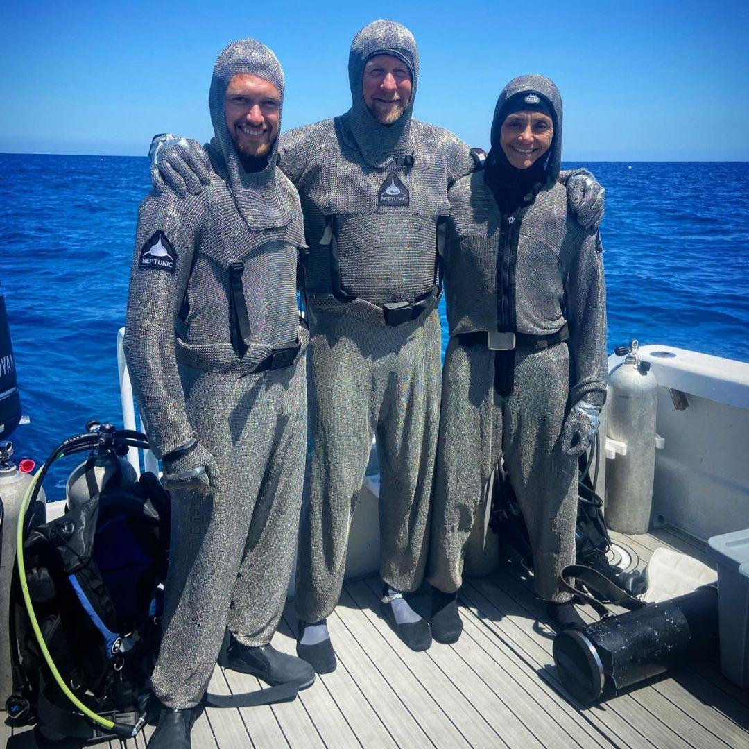 class="content__text"
 Great hanging out with these two Jawsome Sharky Finatics for a very cool project. @cristinazenato@kewinlorenzen@neptunic_com #sharks #sharklife #chainmail #neptunic #zenato #cristinazenato #scubadiving #divingwithsharks #filming #filmunderwater #underwater #explore #travel #underwatercameraman 
 