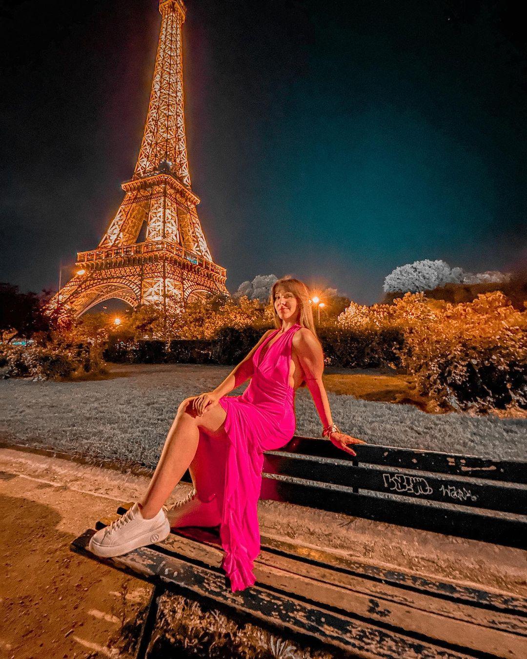 class="content__text"
 A veces tú corazón te dice a donde ir cuando estás perdido… Me tomé unos días, los necesitaba. Necesitaba desconectar para conectar conmigo y en esta ciudad encontré todo lo que estaba buscando. 
París, tu es parfaite!🤍

¿Cuál es tu foto favorita? Las amo todas pero la última es justo cuando la torre titila, es too much! y sí, es el mejor croissant que me he comido😎🇫🇷
 #paris #france #parisvibes #travelphotography #ontheroad 
 