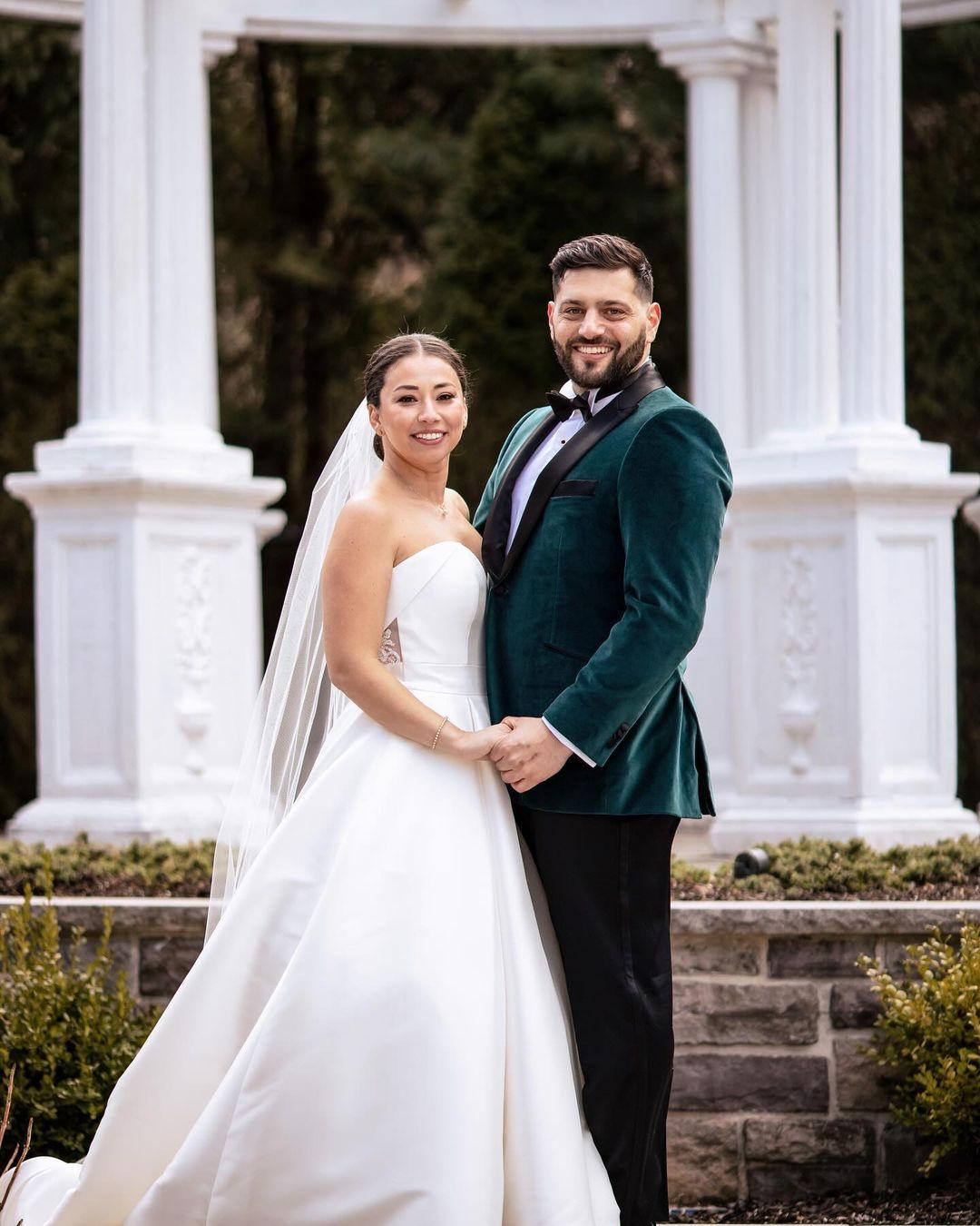 class="content__text"
 Who needs something blue when you have something green? The groom is reinventing black tie in our gorgeous Harford Velvet Emerald Green Suit. Congratulations to @ayse___rose + @photoshack 

📷: @morbyphotography 

 #Indochino #MadeForYou #IndochinoWedding #WeddingWednesdays 
 