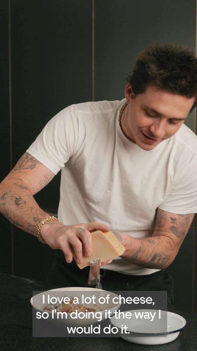 I’m so excited to be working with @ubereats to launch my ultimate takeaway menu. 
 
Five of my favourite recipes, inspired by my travels around the world, will be exclusively available on the app in London this January, delivered exclusively by Uber Eats.
 
Check out Uber Eats Hosts Brooklyn Beckham from 25th to 26th January.