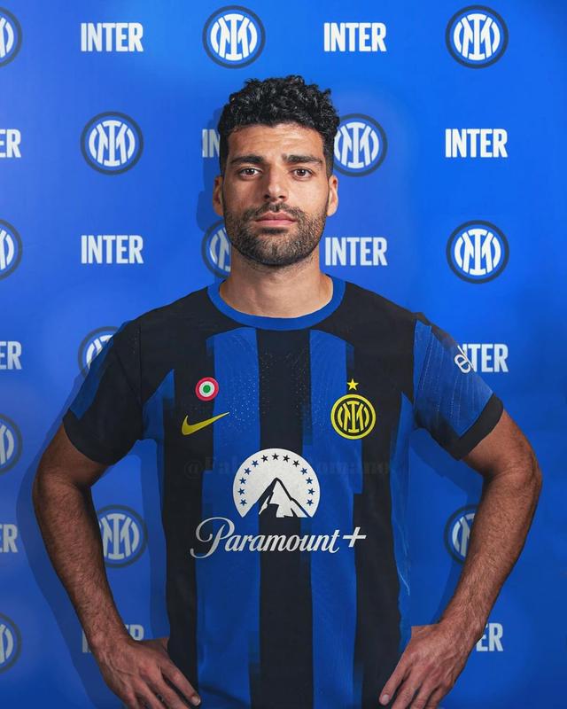 🚨 𝐇𝐄𝐑𝐄 𝐖𝐄 𝐆𝐎! Inter are completing agreement to sign Mehdi Taremi as free agent ⚫️🔵

𝐄𝐱𝐜𝐥𝐮𝐬𝐢𝐯𝐞 update as Inter have booked medical for the Iranian striker after verbal agreement on the contract.

Deal will be valid until June 2026 plus option to get it extended for one more season, potential three years.

Taremi will join on free transfer from FC Porto 🇮🇷🤝🏻

…how do you rate this signing 𝐟𝐫𝐨𝐦 𝟏 𝐭𝐨 𝟏𝟎? ✨