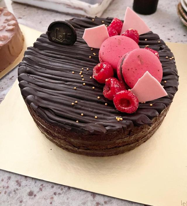 Does anyone else obsess about their own birthday cake? It’s not just me right 🙊🤣

Gonna go for chocolate and raspberry this year 💖❤️

@cakesofle15 @le15india 

#chocolateraspberrycake #chocolatecake #cake #birthdaycake