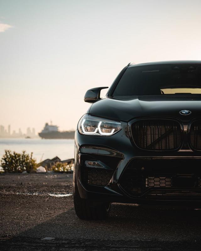 The power to turn corners. The boldness to turn heads. @s58_whiskey finds both in the BMW #X4M. Share your pics with #BMWPhotos