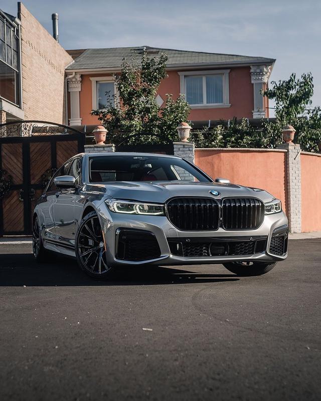 Experience legendary performance and luxury in the BMW 750i xDriveSedan. Share your photos with #BMWPhotos.⁠
⁠
📸: @DAronov_Photography &amp; @carconnectautogroup