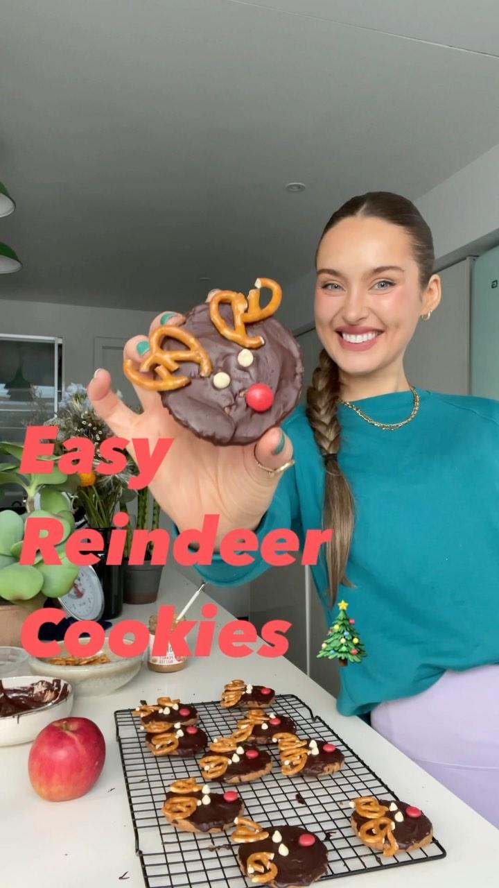 Easy Reindeer cookies🎄
These 4 ingredient cookies are so simple &amp; tasty, the perfect recipe to make festive &amp; fun! 

I’m using Irish brand @lifeforce_ie Smooth creamy Peanut Butter (you could also use their Almond Butter for this!) alongside some other ingredients you may already have in your press🎄

What you’ll need: serves 10 

140g ground oats (just blend regular oats into a fine flour) 

3 tbsp Lifeforce Smooth Peanut Butter 

3 tbsp maple syrup 

2 tbsp coconut oil (then melt it down) or olive oil (neutral tasting one) 

1 tsp vanilla extract (optional) 

 

Preheat oven to 180•C

Mix well into a dough that’s not too wet or too dry. 

Roll into ten even balls. 

Press into a cookie shape on a non stick or lined baking tray. 

Bake for 14-15 minutes (oven has to be pre- heated!)

Let cool. 

Cover the top side in melted chocolate &amp; decorate with broken pretzels and candy (I used vegan smartie dupes and white choc chips!) 

#AD #veganchristmasrecipes #lifeforce #NourishToFlourish