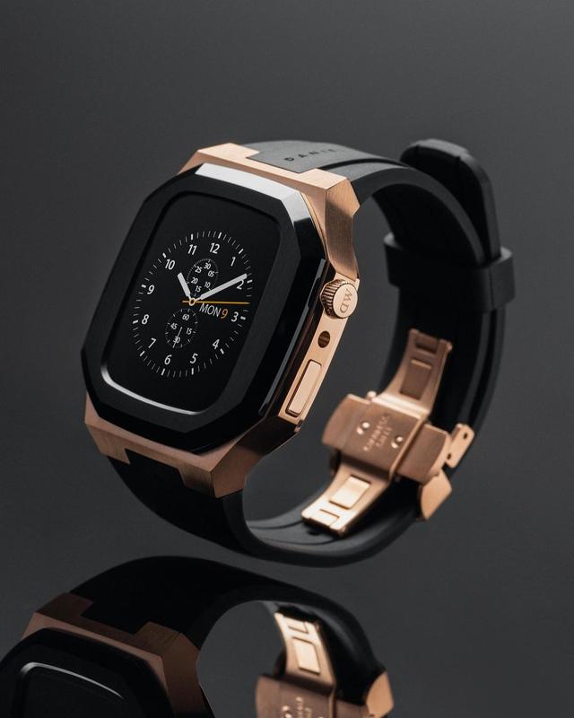 Designed using elements of our Iconic Motion, Switch is the perfect blend of smart and stylish. Featuring precision cut stainless steel and a high-quality synthetic rubber (FMK) strap, creating seamless transitions between the case and your smartwatch while sitting comfortably on your wrist. 
⠀⠀⠀⠀⠀⠀⠀⠀⠀
Available in an all-black, rose gold toned or stainless-steel case. Compatible with Apple Watch series 4, 5, 6 and SE.