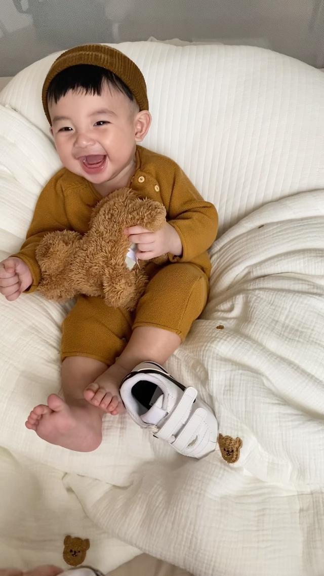 Someone is turning 5 months today! @piercedavidson_ 💓
.
P.s. Enjoy his contagious laugh!