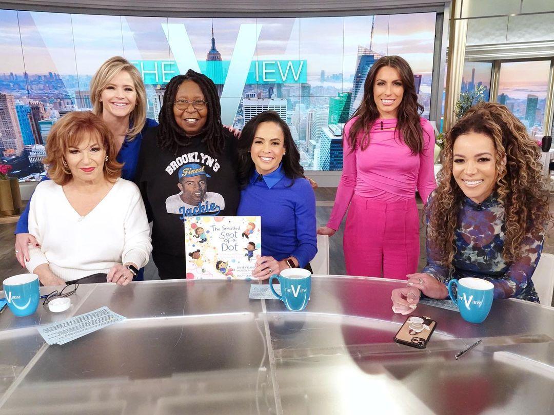 class="content__text"
 The ladies of @theviewabc never disappoint! 🥰 grateful for the support of my latest book, The Smallest Spot of a Dot! ♥️ 
 