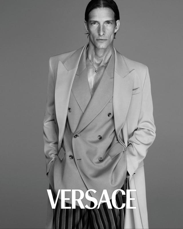 class="content__text"@versace BY @donatella_versace MENS SPRING SUMMER 23, PHOTOGRAPHED BY MERT AND MARCUS, STYLED BY @kjeldgaard1@mertalas@marcuspiggot@may_be@jroper@may_be@anthonyturnerhair@samvissermakeup