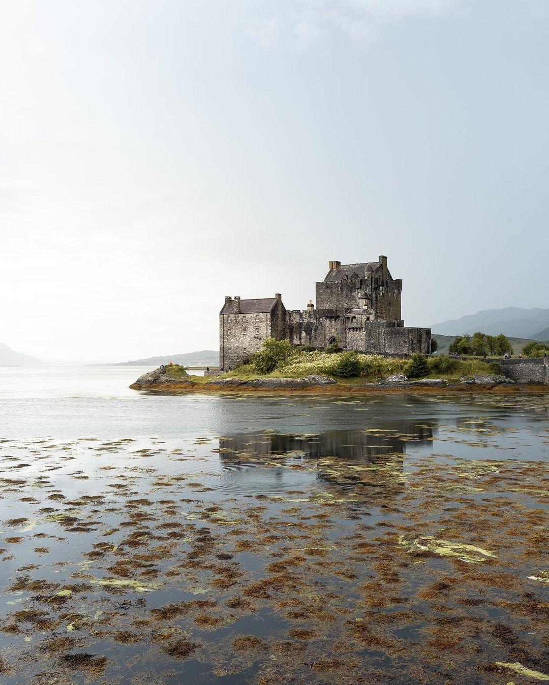 class="content__text"
 So many people’s favorite castle in Scotland is Eilean Donan Castle….and there are plenty of people who literally photograph this castle for a living. One of the times I have been here I was lucky enough to catch it just after a story during one of those amazing moments where there is both clouds and LIGHT. For me…I thought it looked like magic.💚🏰 #scotland #scottishhighlands #scotlandphotography #jamesbond #highlander 
 