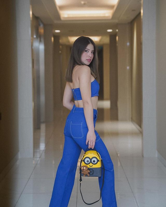 class="content__text"
 One of my fav movies, Minionnn!
And you what?? @fion_asia has a super duper unique eye-catching bag! Minion’s baggg. The colors are so perfect. It’s so easy to take a picture with this bag (because this bag is so so so cuteeee) 🥹💛

 #FionAsia #Minionsbag #Minion

Go get yours here; bit.ly/3WXdFs0 
 